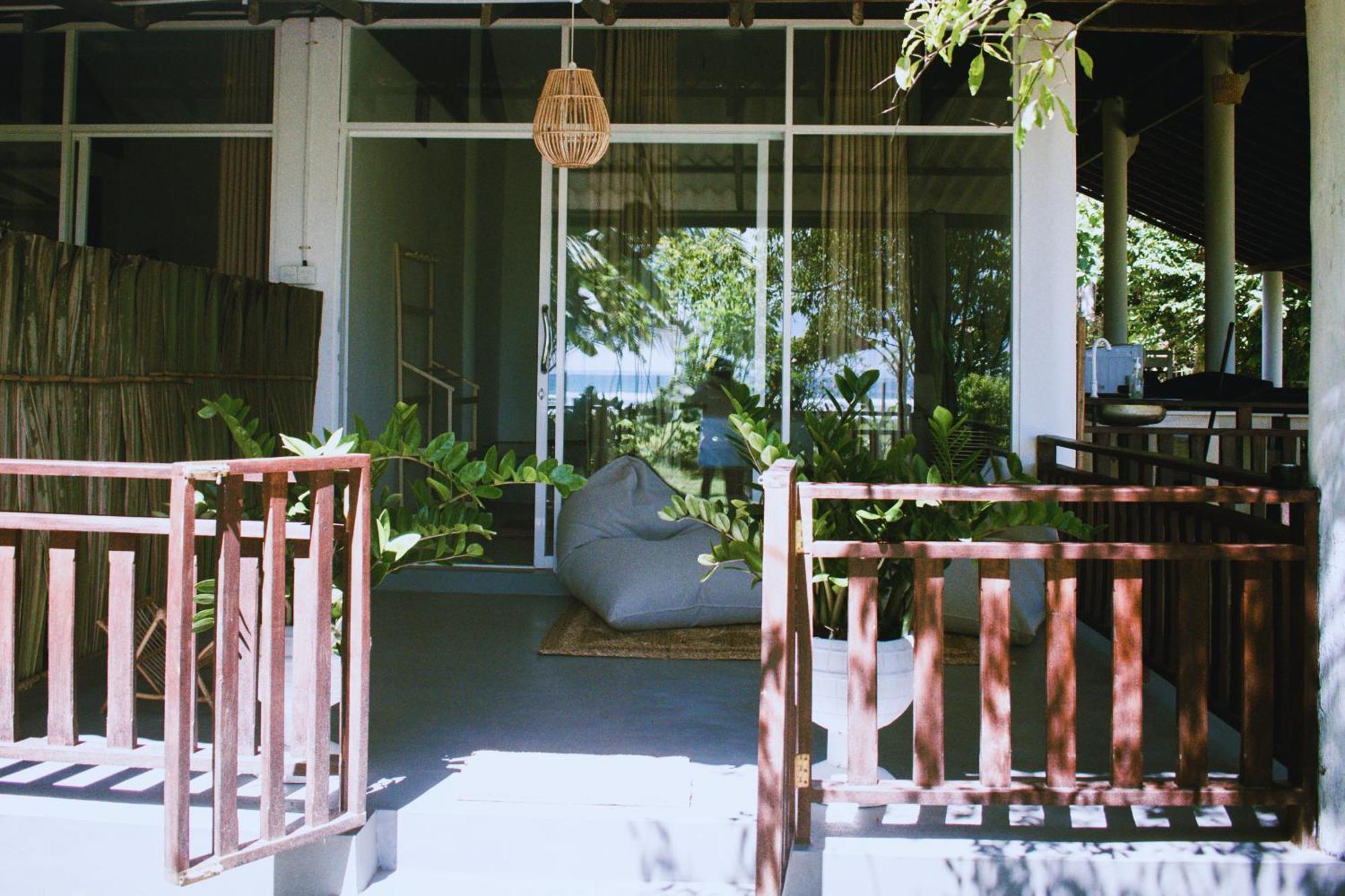 Calma - Surf, Yoga & Coffee On A Private Beach Dikwella Sur Exterior foto