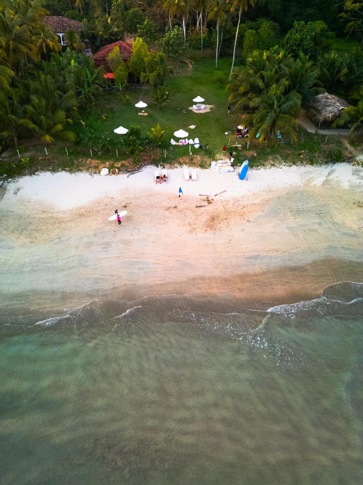 Calma - Surf, Yoga & Coffee On A Private Beach Dikwella Sur Exterior foto
