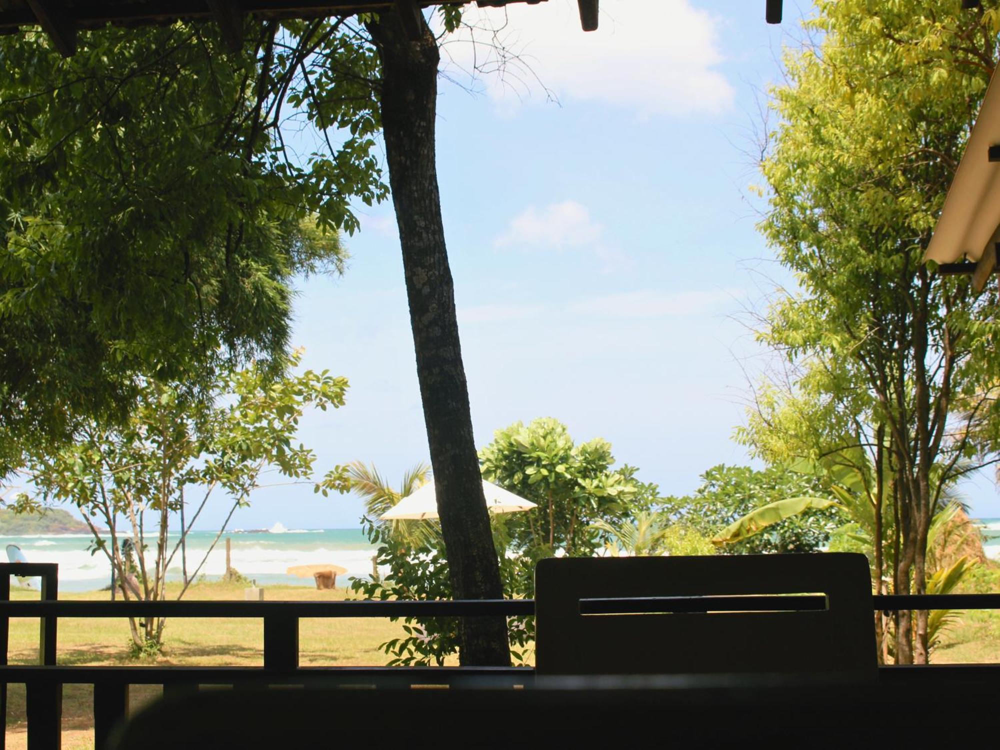 Calma - Surf, Yoga & Coffee On A Private Beach Dikwella Sur Exterior foto